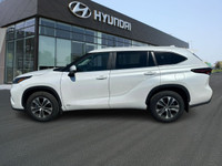 The 2025 Toyota Highlander Hybrid XLE offers a harmonious blend of efficiency, comfort, and advanced... (image 7)