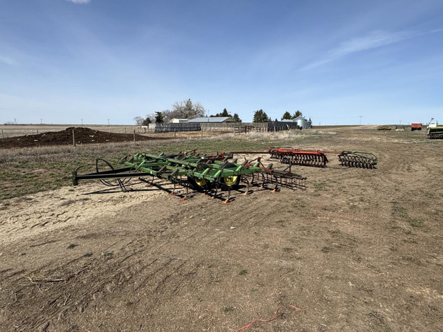 John Deere 24 Ft Field Cultivator 1010 in Farming Equipment in Calgary