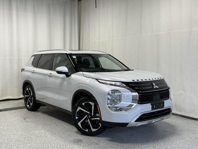 2023 Mitsubishi Outlander LE Premium AWD - Third Row Seat, NAV,  in Cars & Trucks in Strathcona County - Image 2