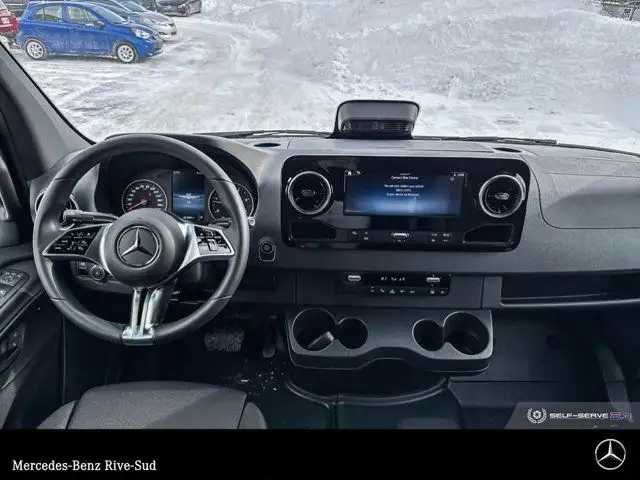 2025 Mercedes-Benz Sprinter 2500 144 Wheelbase High Roof AWD in Cars & Trucks in Longueuil / South Shore - Image 10