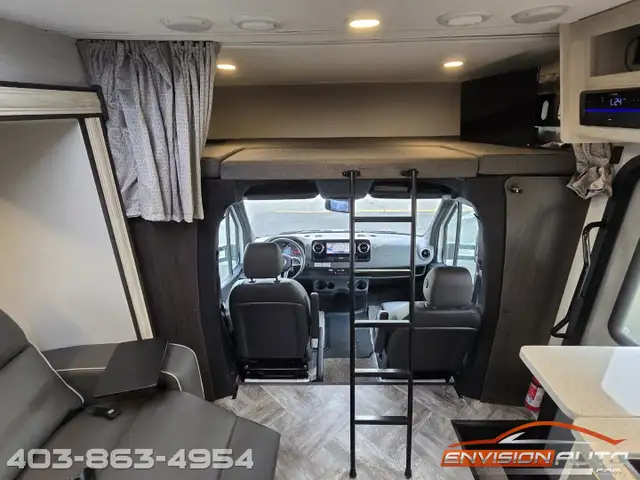 2021 FOREST RIVER SUNSEEKER MBS 2400T C-Class Motorhome RV in Cars & Trucks in Calgary - Image 31