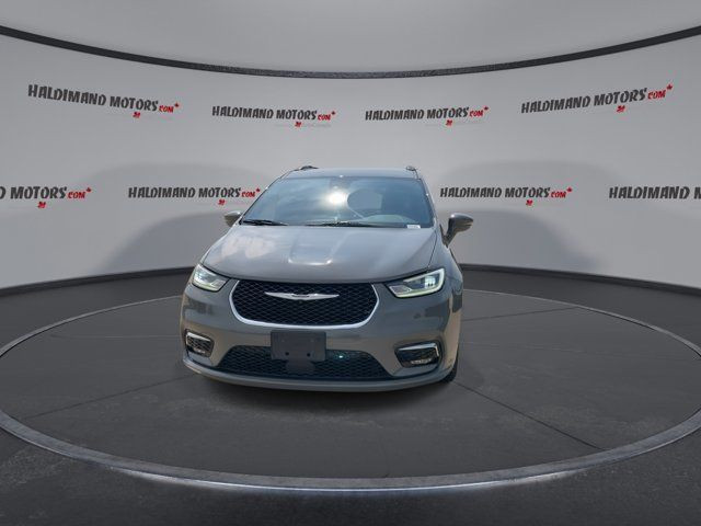 2022 Chrysler Pacifica Touring in Cars & Trucks in Hamilton - Image 3