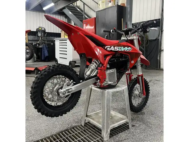 2025 GASGAS MC-E 5 in Dirt Bikes & Motocross in Granby - Image 3