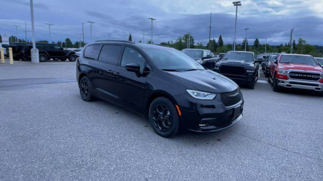 2024 Chrysler Pacifica Hybrid Premium S Appearance | Front in Cars & Trucks in Prince George - Image 2