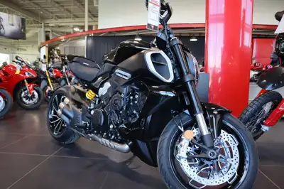 2024 Ducati Diavel V4 Black Dare to be Bold Muscular, sporty, exaggerated and elegant at the same ti...
