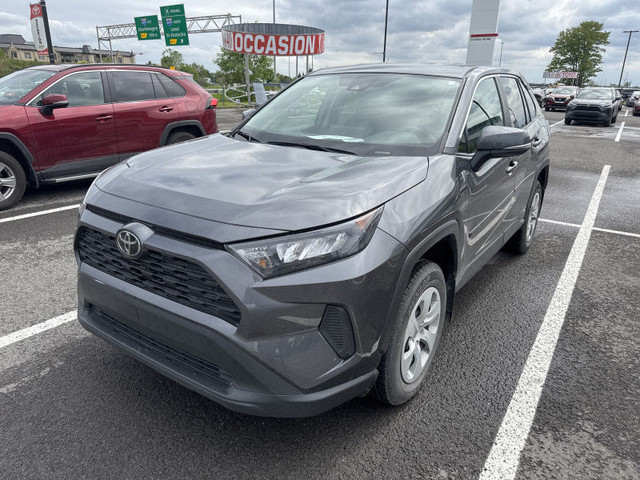 2022 TOYOTA RAV4 LE AWD BAS KM ECRAN CARPLAY CAM RECUL SIEGE CHA in Cars & Trucks in Laval / North Shore