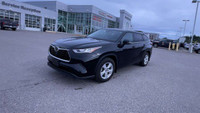 All Wheel Drive. Cloth Interior. Touchscreen. Bluetooth. Rear View Backup Camera. Push Button Start.... (image 4)