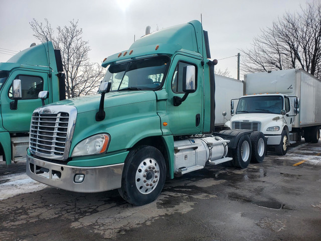 2016 FREIGHTLINER Cascadia DAY CAB / 18 SPEED / X15 @ 500HP / FL in Farming Equipment in Moncton