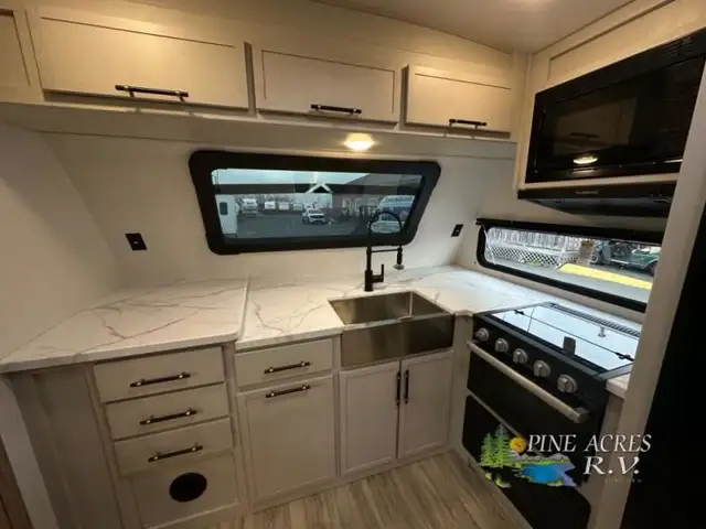 2025 Dutchmen RV Astoria 2913FK in Travel Trailers & Campers in Truro - Image 11