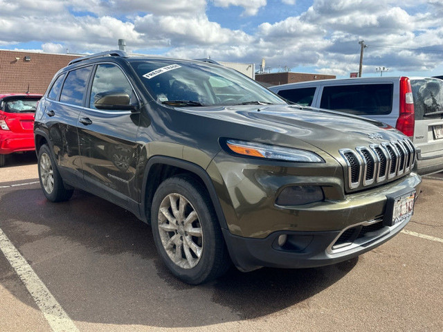 2015 Jeep Cherokee Limited - Leather Seats - Bluetooth in Cars & Trucks in Moncton - Image 2