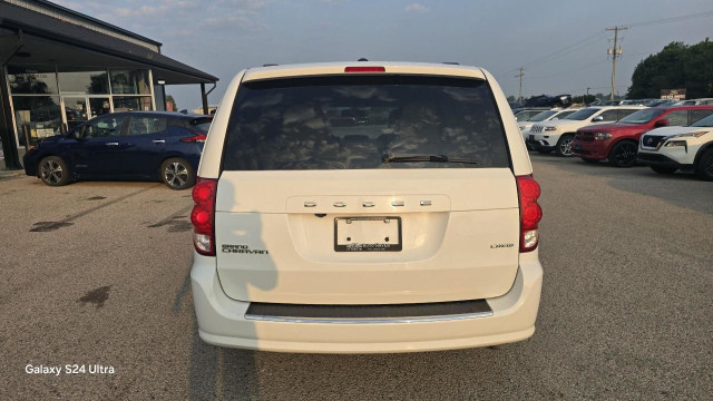 2016 Dodge Grand Caravan Crew in Cars & Trucks in London - Image 4