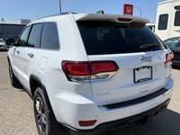 If you've never driven the most award-winning SUV ever, then you need to drive a Grand Cherokee to e... (image 5)