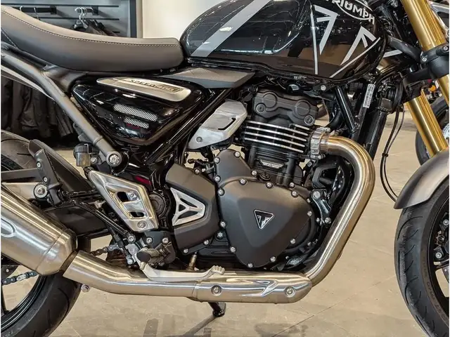 2025 Triumph Speed 400 // Phantom Black/Storm Grey in Dirt Bikes & Motocross in Winnipeg - Image 7