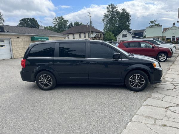 2016 Dodge GRAND CARAVAN in Cars & Trucks in London - Image 4