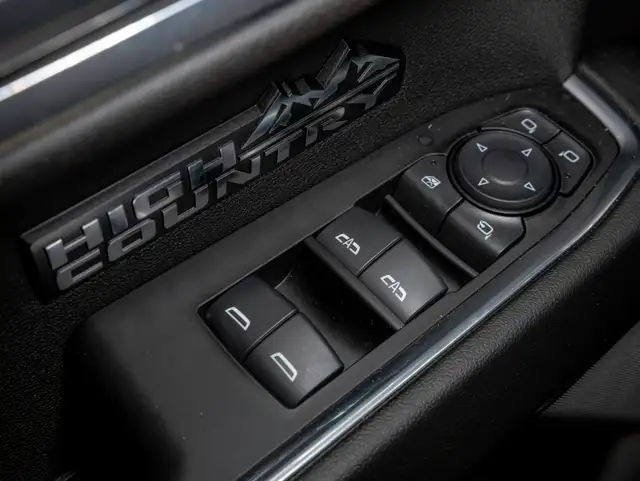 2023 Chevrolet Silverado 1500 HIGH COUNTRY CREW 4X4 V8 *TOIT* NA in Cars & Trucks in Laurentides - Image 30