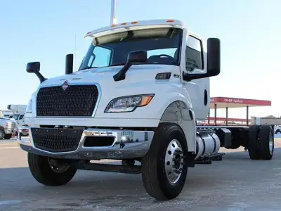 2024 International® MV™ Series Cummins® B6.7 Day Cab_4x2 Features may include: Uptime IMPROVED SERVI...