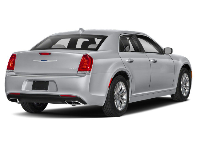 2022 Chrysler 300 in Cars & Trucks in Winnipeg - Image 3