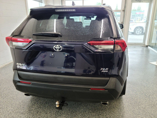 2020 Toyota RAV4 XLE AWD, TOIT, MAGS, in Cars & Trucks in Sherbrooke - Image 4