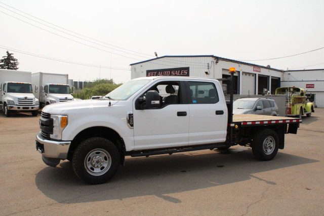 2017 Ford F-350 XLT CREW CAB FLAT DECK in Cars & Trucks in Edmonton - Image 2