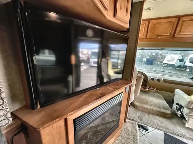 2014 Winnebago Adventurer 38Q in RVs & Motorhomes in Kamloops - Image 31