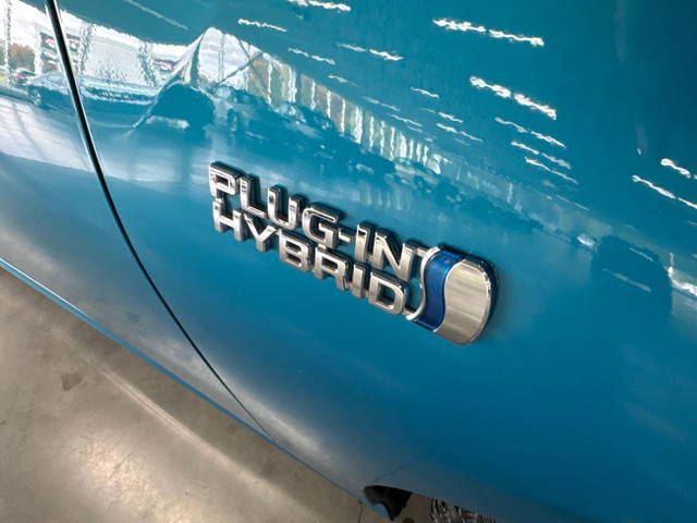 2022 Toyota PRIUS PRIME 1 PROPRIO BLEU HYBRIDE BRANCHABLE SIÈGES in Cars & Trucks in Saint-Jean-sur-Richelieu - Image 4