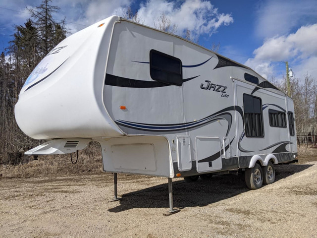 2012 MVP 265 LRL 30 Ft T/A 5th Wheel Travel Trailer Jazz in Travel Trailers & Campers in Edmonton - Image 2