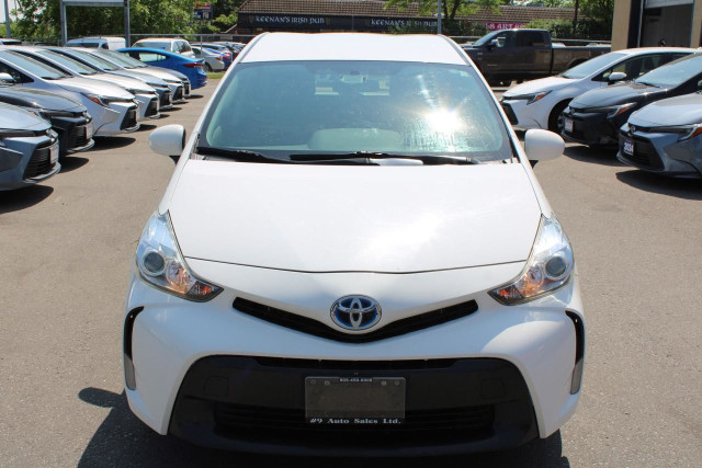 2017 Toyota Prius v BASE in Cars & Trucks in Mississauga / Peel Region - Image 3