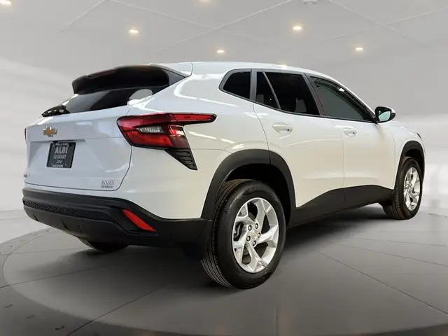2025 Chevrolet Trax LS in Cars & Trucks in Laval / North Shore - Image 5