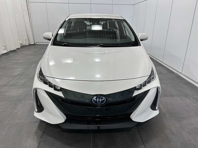  2020 Toyota Prius Prime VOLANT CHAUFFANT - SIEGES CHAUFFANTS -  in Cars & Trucks in Québec City - Image 2