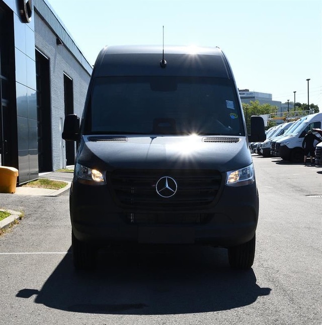 2025 Mercedes-Benz Sprinter 2500 170 Wheelbase High Roof RWD dans Autos et camions  à Laval/Rive Nord - Image 2