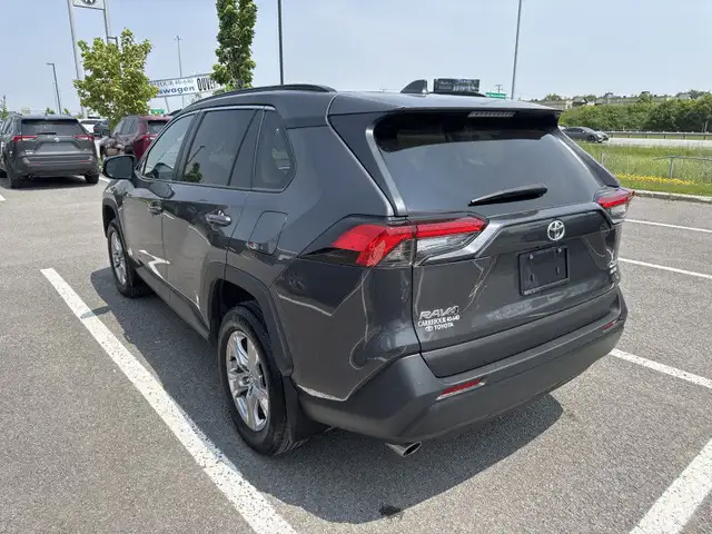 2023 TOYOTA RAV4 XLE AWD SIEGES/VOLANT CHAUF ECRAN CARPLAY TOIT  in Cars & Trucks in Laval / North Shore - Image 6