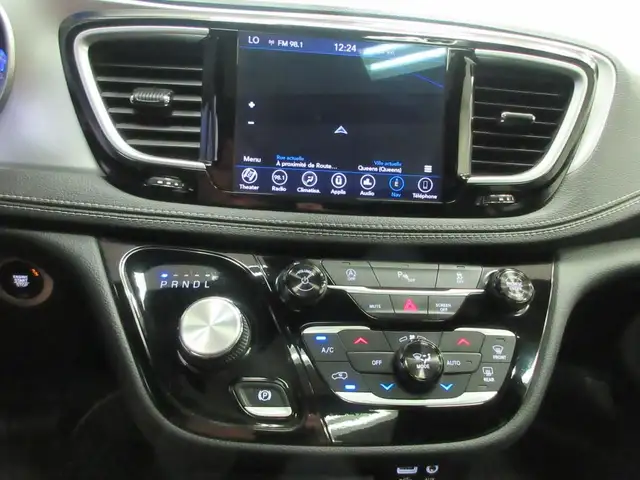 CHRYSLER PACIFICA 2018 LIMITED S GPS NAVIGATION CUIR TOIT PANO T in Cars & Trucks in Lévis - Image 16