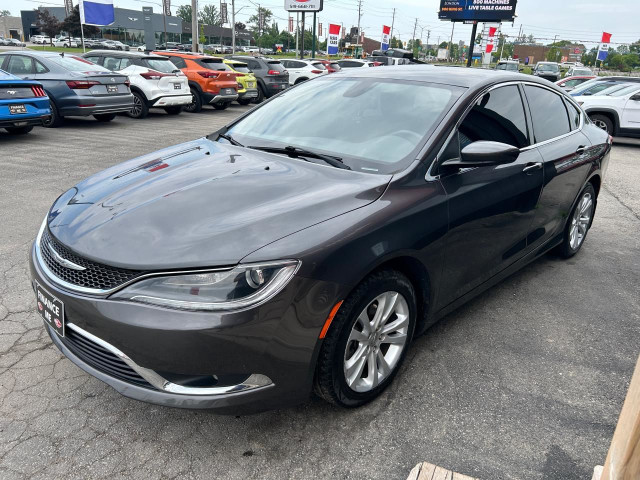2016 Chrysler 200 Limited in Cars & Trucks in London - Image 2
