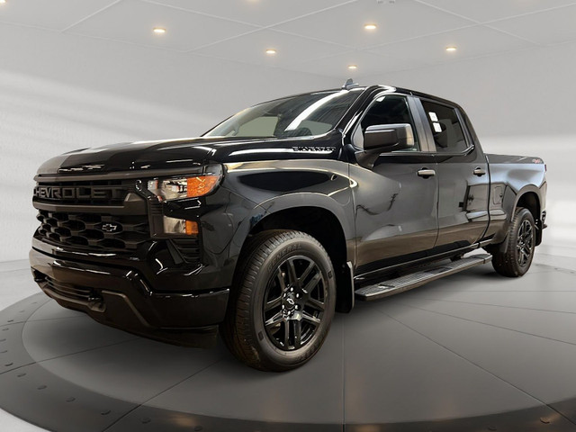 2023 Chevrolet Silverado 1500 CUSTOM CREW CAB 4X4 in Cars & Trucks in Laval / North Shore