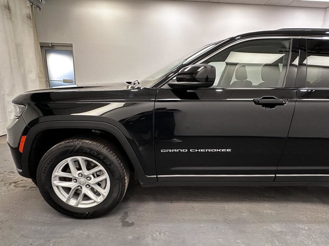 2023 Jeep Grand Cherokee L Laredo 3.6L V6 - Adaptive Cruise -... in Cars & Trucks in Lethbridge