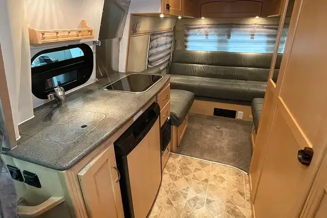 2010 Pleasure-Way Excel TS – Pre-Owned Class B Motorhome. in RVs & Motorhomes in Red Deer - Image 21