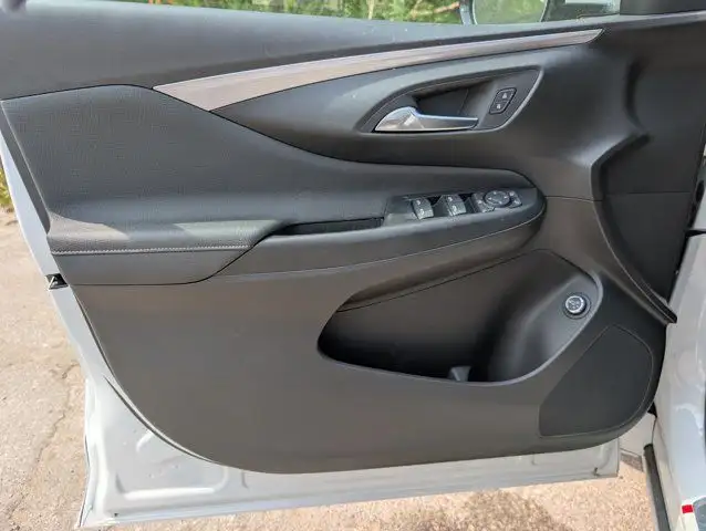 2025 Buick Envista Avenir- Adv Safety Pkg - Power Moonroof dans Autos et camions dans Barrie - Image 34
