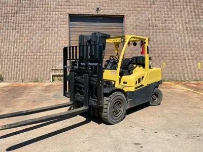 We have available for sale this 2016 Hyster H120FT 12,000 lb Propane Forklift, a heavy-duty, high-pe...