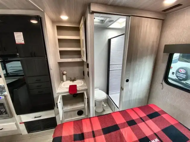 2023 EAST TO WEST Entrada 2200S in RVs & Motorhomes in Abbotsford - Image 27