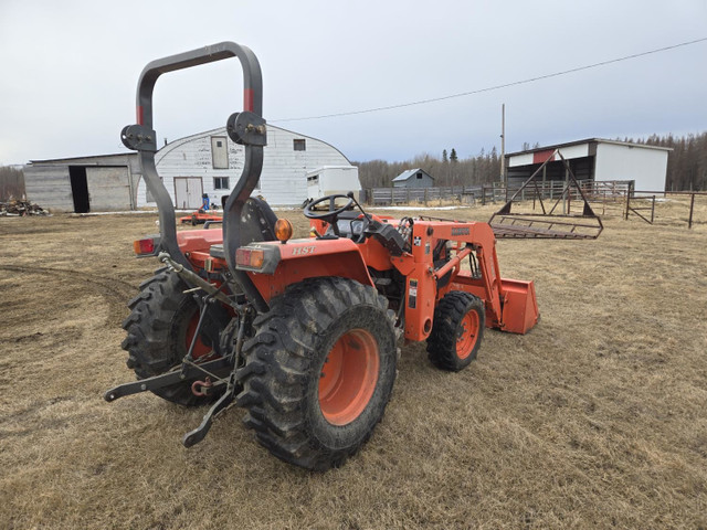 Kubota MFWD Utility Loader Tractor L3400HST in Farming Equipment in Edmonton - Image 3