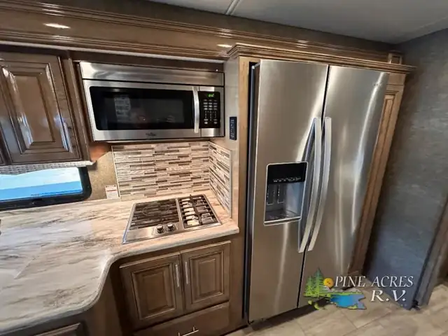 2020 Thor Motor Coach Challenger 37YT Washer & Dryer 12 k Miles in RVs & Motorhomes in Moncton - Image 18