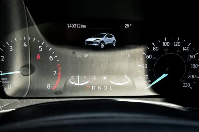 2020 Ford Escape SE • HEATED SEATS • CP/AA • NAV • PARK ASSIST in Cars & Trucks in Kingston - Image 20