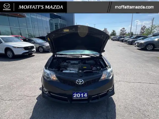 2014 Toyota Camry SE dans Autos et camions dans Barrie - Image 15
