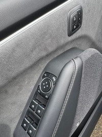 AMVIC Licensed Engine: Electric Motor Safety Equipment Side Impact Beams Dual Stage Driver And Passe... (image 9)