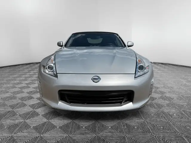 2014 Nissan 370Z 2dr Roadster Auto Touring w/Bordeaux Top in Cars & Trucks in Medicine Hat - Image 9
