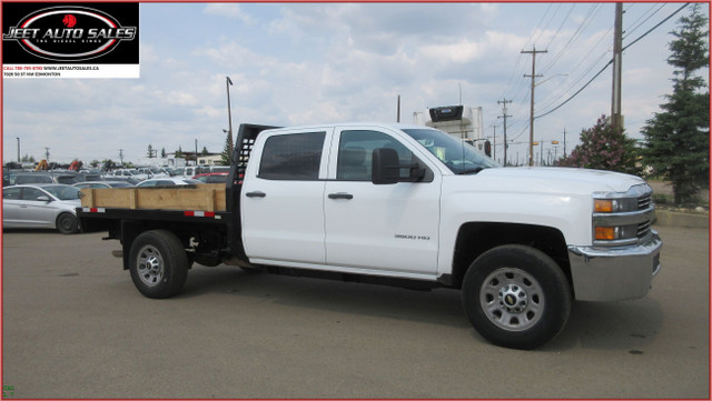 2015 CHEVY 3500 HD CREW CAB FLAT DECK in Cars & Trucks in Edmonton - Image 4