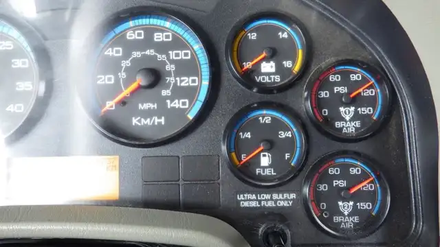 2008 international 7500 Tandem Bucket Truck Diesel Air Brakes in Heavy Trucks in Richmond - Image 30