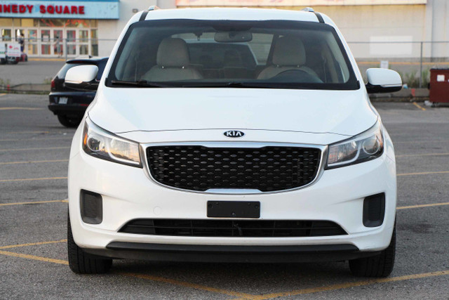 2017 Kia Sedona LX CarFax Clean+Certified+2 Year Warranty  in Cars & Trucks in Mississauga / Peel Region - Image 2