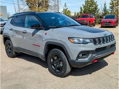 2024 Jeep Compass TRAILHAWK 4X4 *LOADED* w/LEATHER & PANORAMIC R