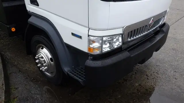 2009 international CF 600 City Star Side Dump Truck 3 Seater Die in Heavy Trucks in Richmond - Image 13